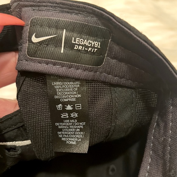 Nike hat - Picture 2 of 3